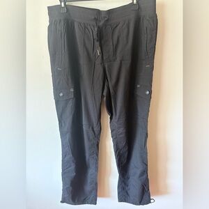 L.L. Bean Black Cargo Pants Woman’s L stretch Comfortable elastic waist